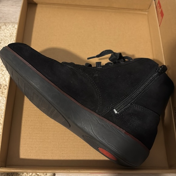 Fitflop Black suede lace up ankle boots - like new - Picture 5 of 5
